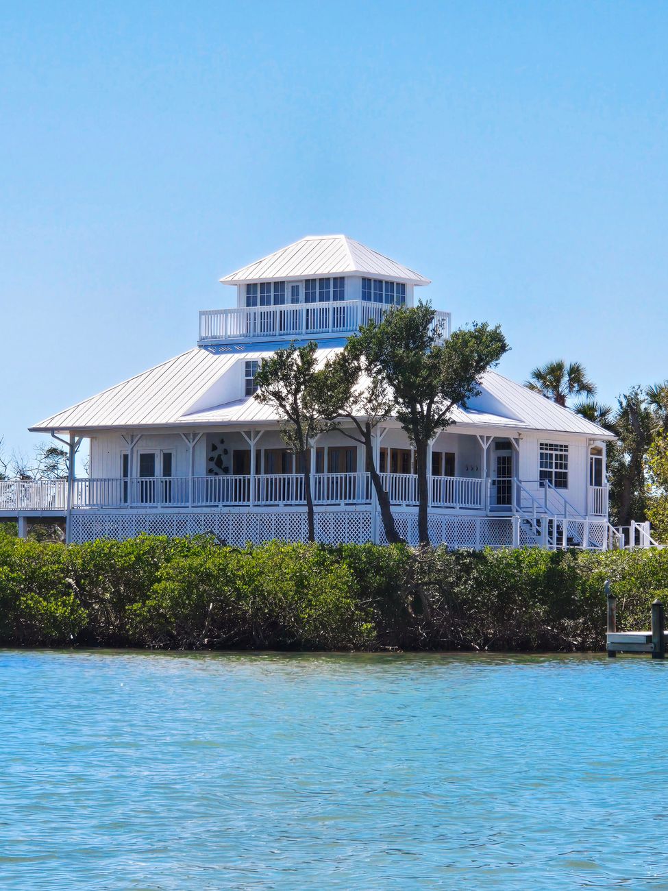 Tampa Florida Waterfront Homes: Custom Homes vs Resale